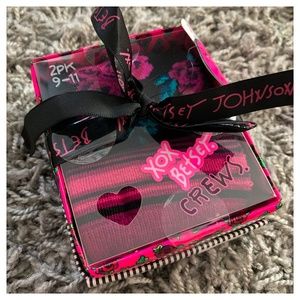 🎀 NWT Betsey Johnson 2pk Crew Sock Gift Box 🎀